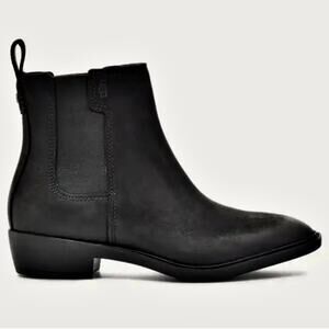 UGG Emmeth Black Leather Chelsea Ankle Boots Biker Indie Goth Minimalist